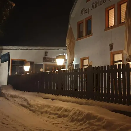 Und Restaurant Burg ホテル 3*