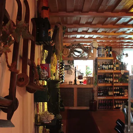 Und Restaurant Burg ホテル 3*