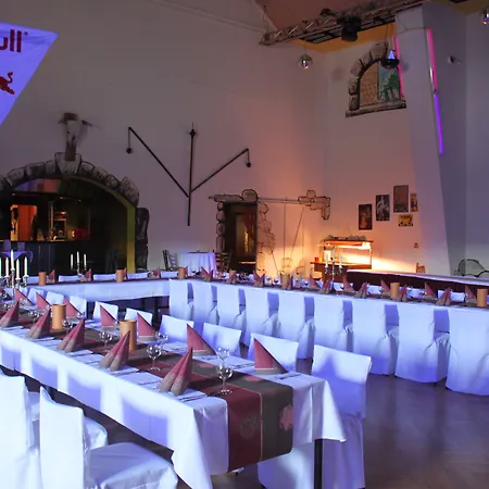 מלון Und Restaurant Burg 3*