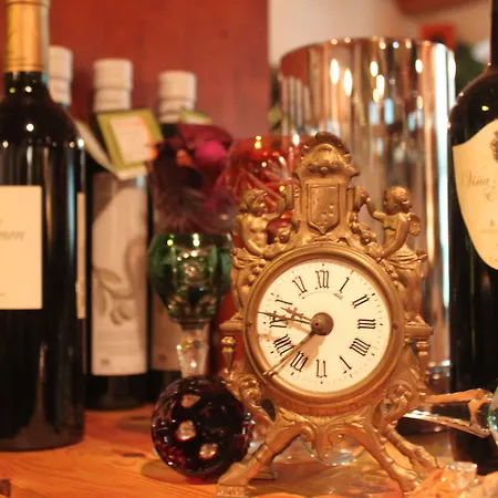 Und Restaurant Burg מלון