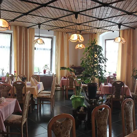 Und Restaurant Burg ホテル