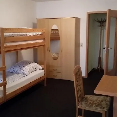 מלון Und Restaurant Burg 3*