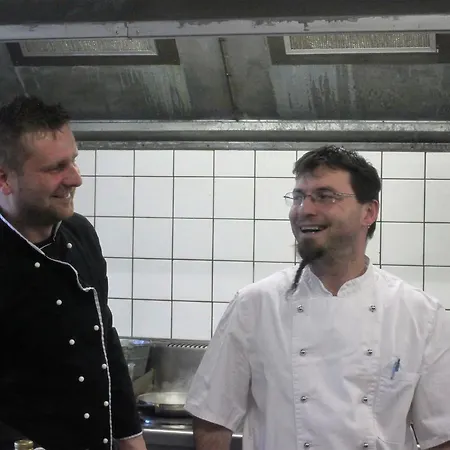 Und Restaurant Burg ホテル