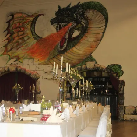 מלון Und Restaurant Burg