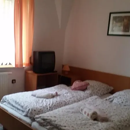 Und Restaurant Burg ホテル Ehrenfriedersdorf