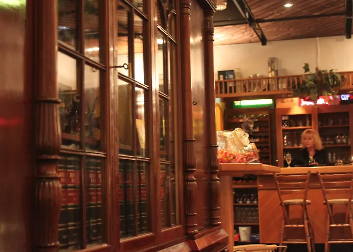 Und Restaurant Burg Отель 3*