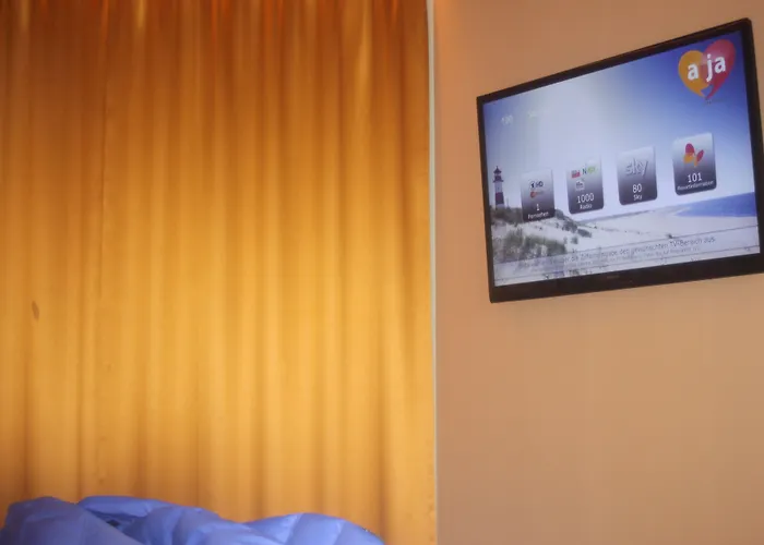 Und Restaurant Burg Отель 3*