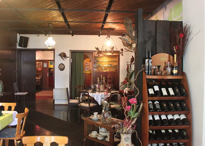 Und Restaurant Burg Отель