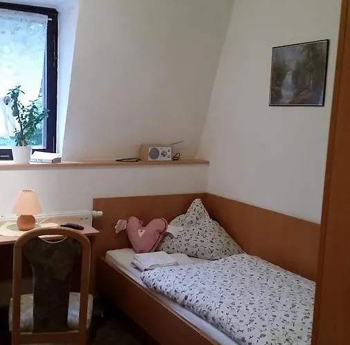 Und Restaurant Burg Отель 3*