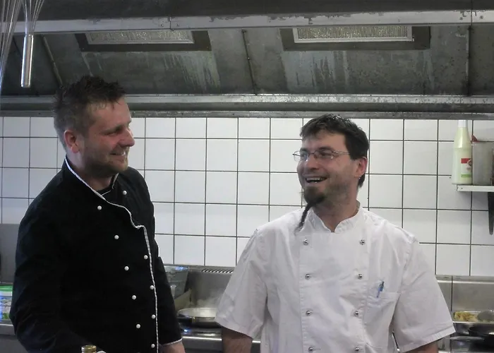 Und Restaurant Burg Отель