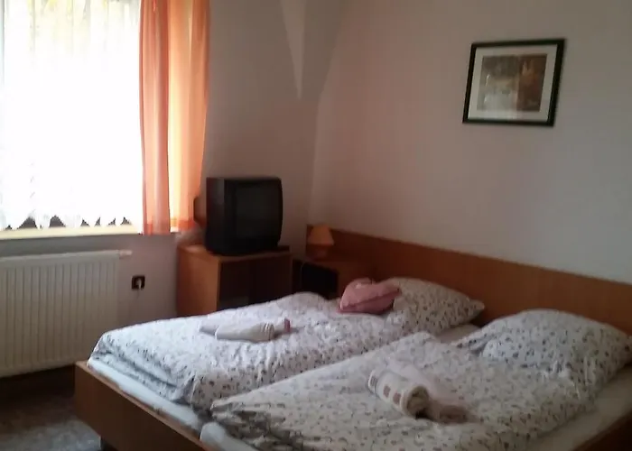 Und Restaurant Burg Отель Ehrenfriedersdorf